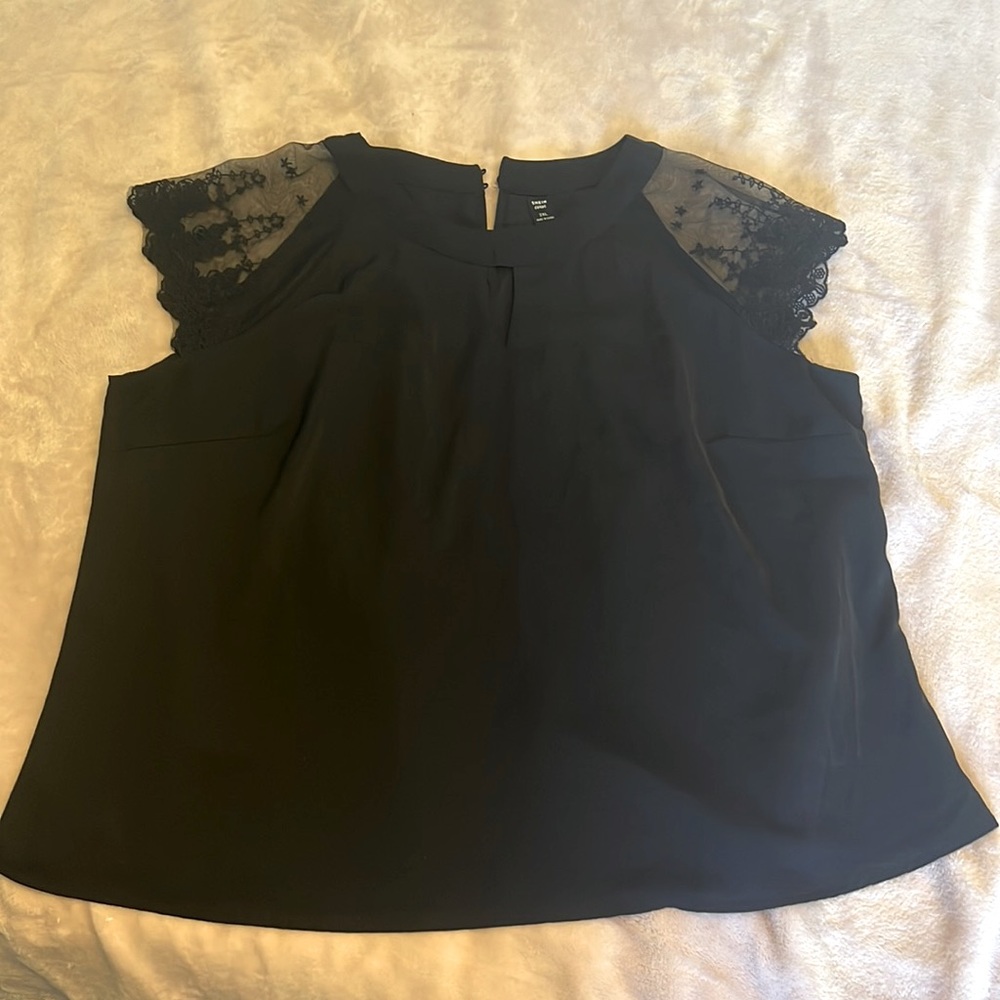 Dressier Black Shirt with lace sleeves